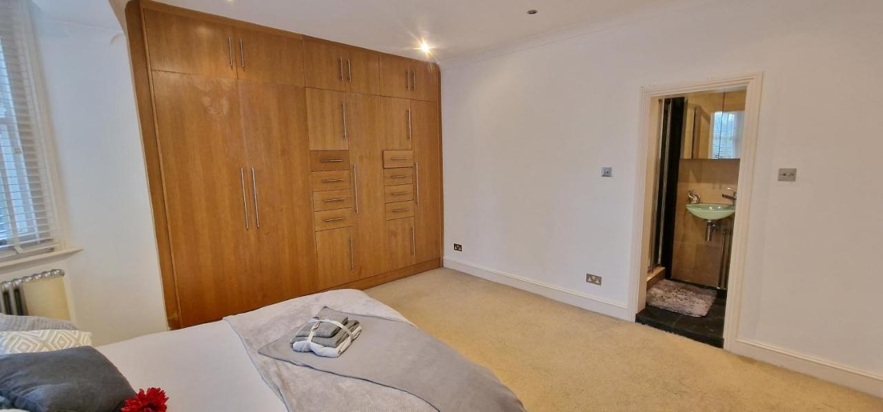 Action Packed Local 3Br 1 Mins Walk To Everything Lägenhet London Exteriör bild