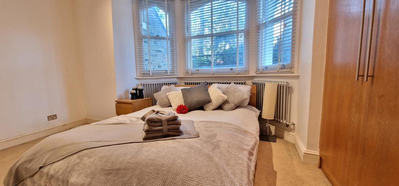 Action Packed Local 3Br 1 Mins Walk To Everything Lägenhet London Exteriör bild